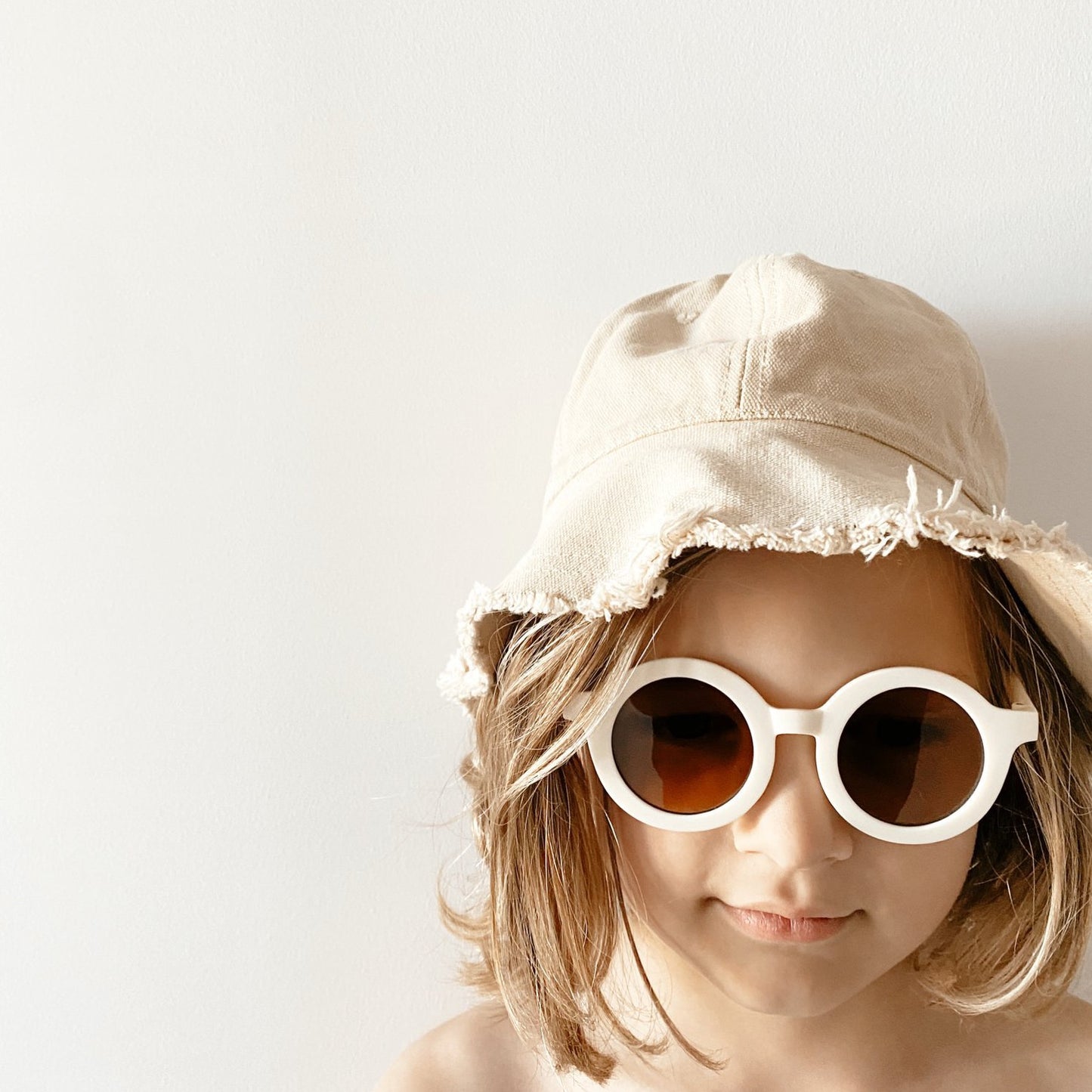 Kids sustainable sunglasses - cream