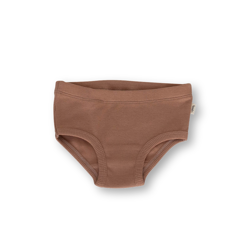 A  set of 2 briefs from Feeēn mini made from premium organic cotton is super soft on the skin and stretchy to allow comfort.Clay Pink and Almond, available from 3 Years to 8 years. 