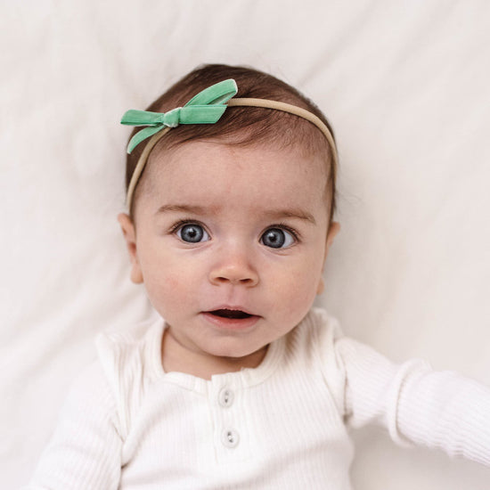 Load image into Gallery viewer, petit velvet bow headband - olive green
