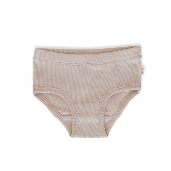 A set of 2 briefs from Feeēn mini made from premium organic cotton is super soft on the skin and stretchy to allow comfort.Clay Pink and Almond, available from 3 Years to 8 years.